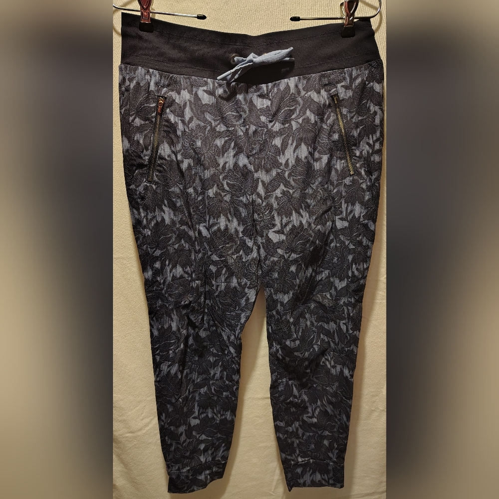 Athleta Trekkie North Navy Blue Floral Joggers Size 8 NWOT